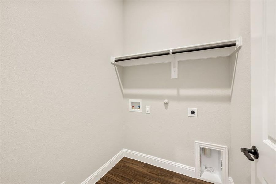 Furnished interior view inside a new home in Maplewood, Glenn Heights (Image 10).