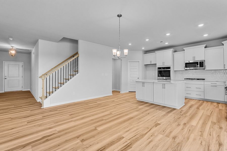 Spacious, unfurnished interior of a new home in Fieldstone, Lexington (Image 22).