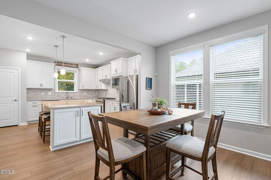 Dining/Kitchen Dining/Kitchen