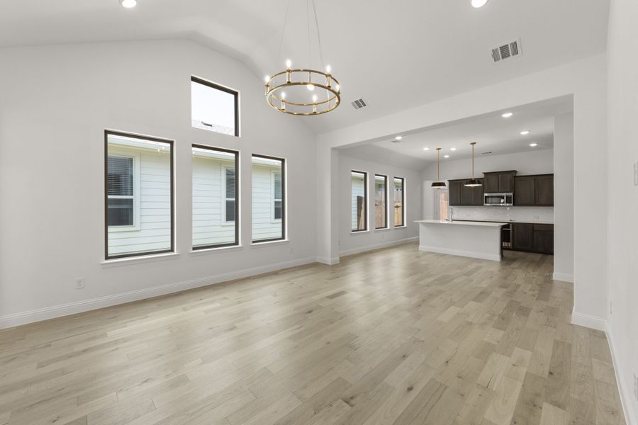 Spacious, unfurnished interior of a new home in Keeneland, Aubrey (Image 21).