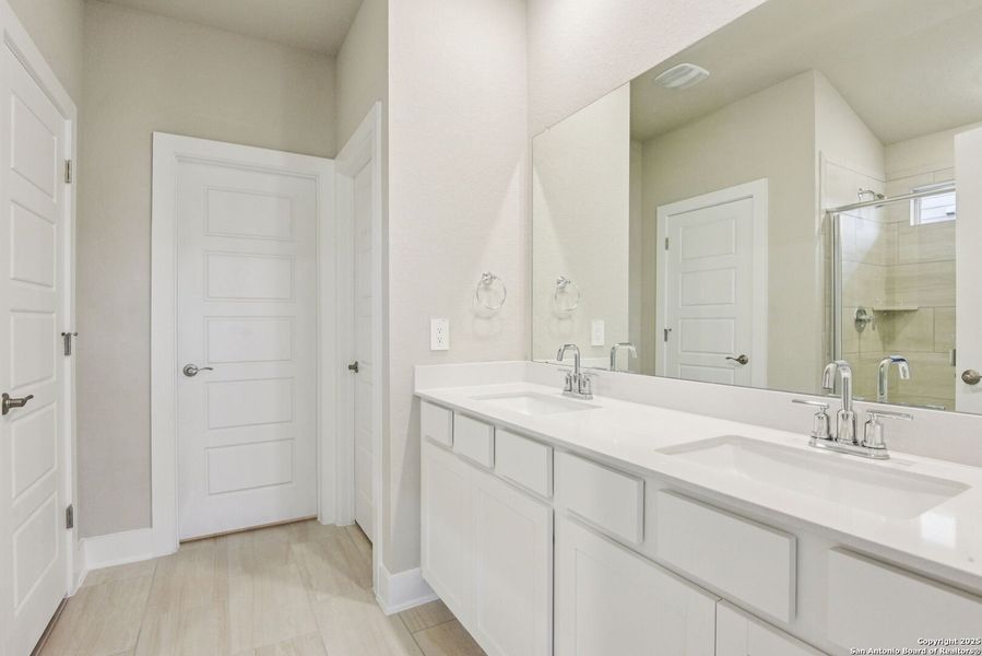 Furnished interior view inside a new home in Carmel Ranch, Schertz (Image 7).