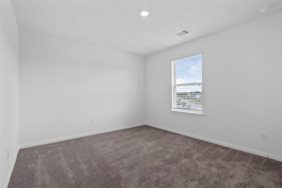 Spacious, unfurnished interior of a new home in Oakwood Trails, Tomball (Image 16).