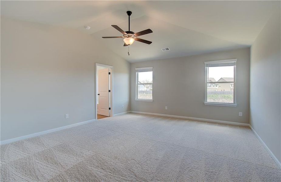 Spacious, unfurnished interior of a new home in Towne Center, Hampton (Image 26).