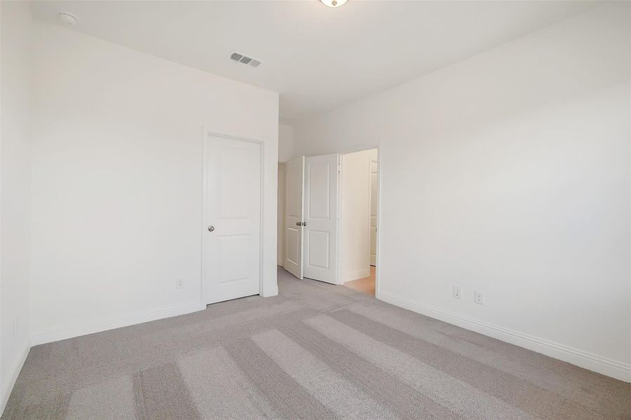 Spacious, unfurnished interior of a new home in Sienna 65', Missouri City (Image 36).