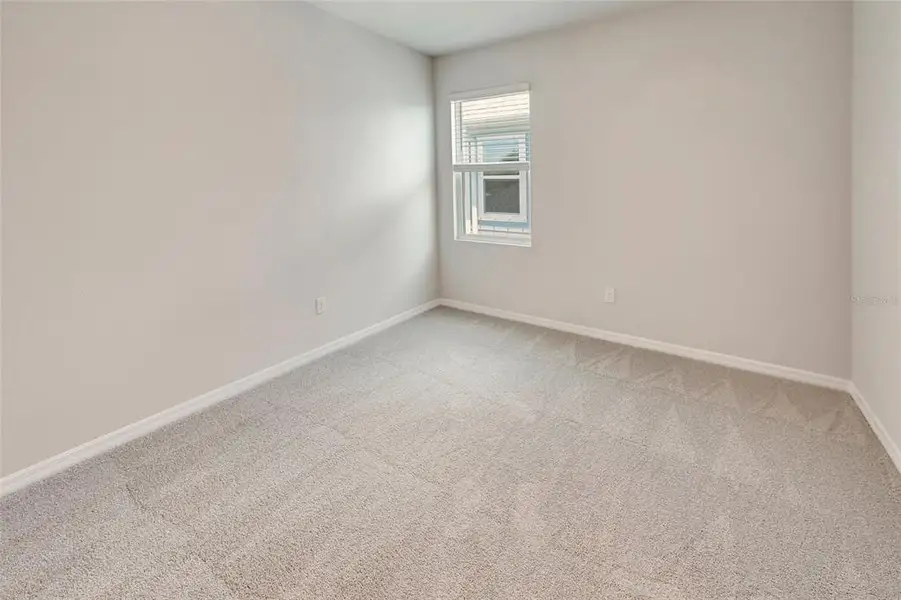 Spacious, unfurnished interior of a new home in Eastlyn, Bradenton (Image 15).