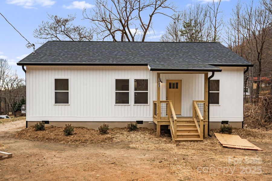 Exterior details and patio area of a home in , Swannanoa (Image 22).