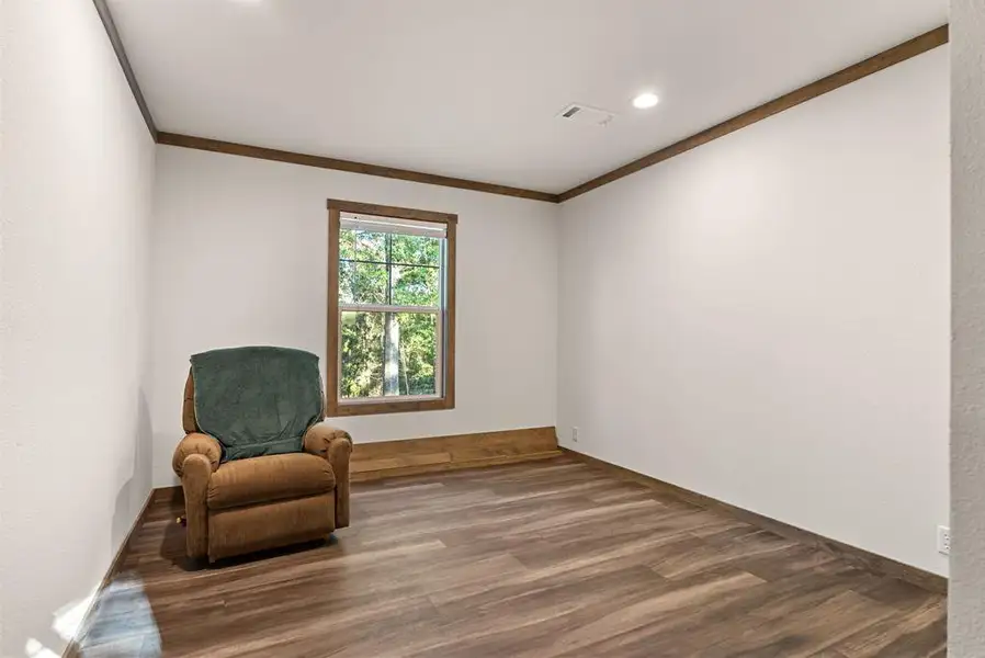 Spacious, unfurnished interior of a new home in , Whitehouse (Image 18).