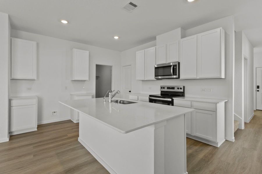 Furnished interior view inside a new home in Lake Conroe Cove, Willis (Image 7).