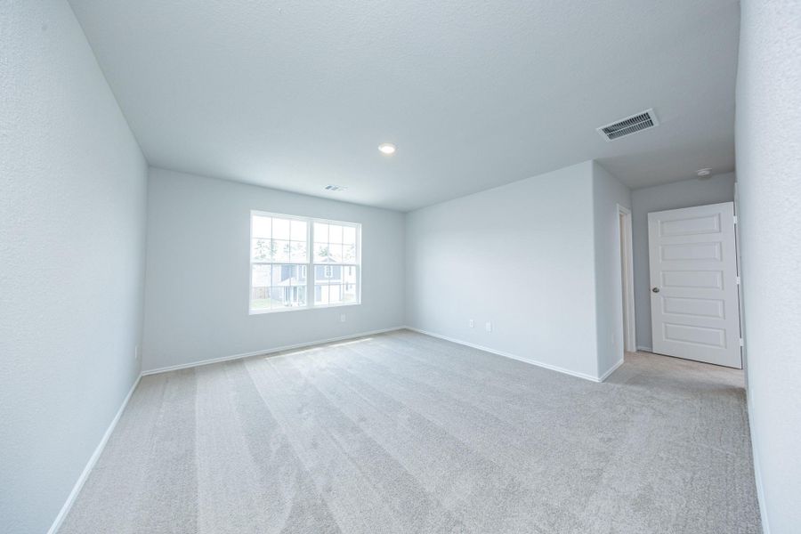 Spacious, unfurnished interior of a new home in Townsend Reserve, Splendora (Image 10).