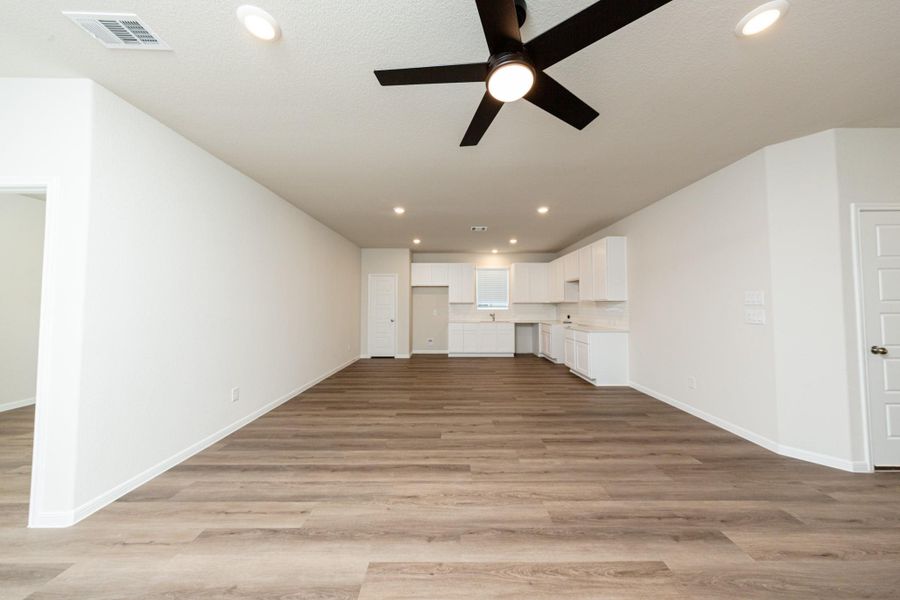 Spacious, unfurnished interior of a new home in Bammel Oaks, Houston (Image 14). Spacious, unfurnished interior of a new home in Bammel Oaks, Houston (Image 14).