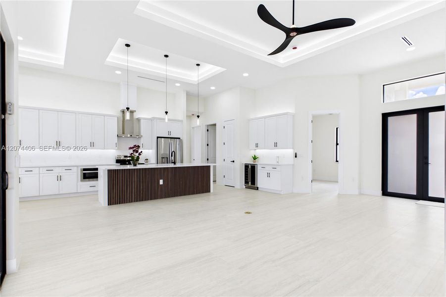 Bright, open layout w/ LIGHT NEUTRAL TILE FLOORING. Bright, open layout w/ LIGHT NEUTRAL TILE FLOORING.