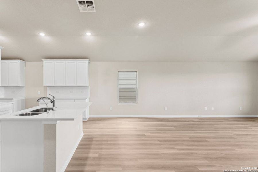 Spacious, unfurnished interior of a new home in Agave, San Antonio (Image 35).