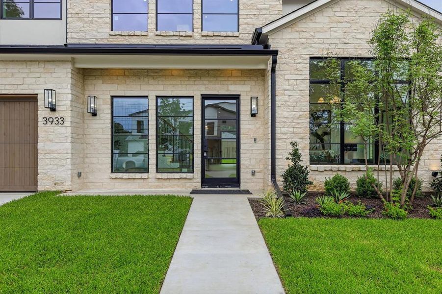 Exterior details and patio area of a home in , Dallas (Image 3).