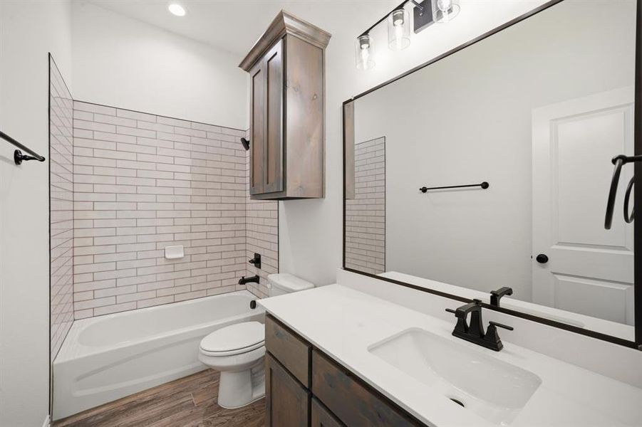 Furnished interior view inside a new home in , Waxahachie (Image 14).