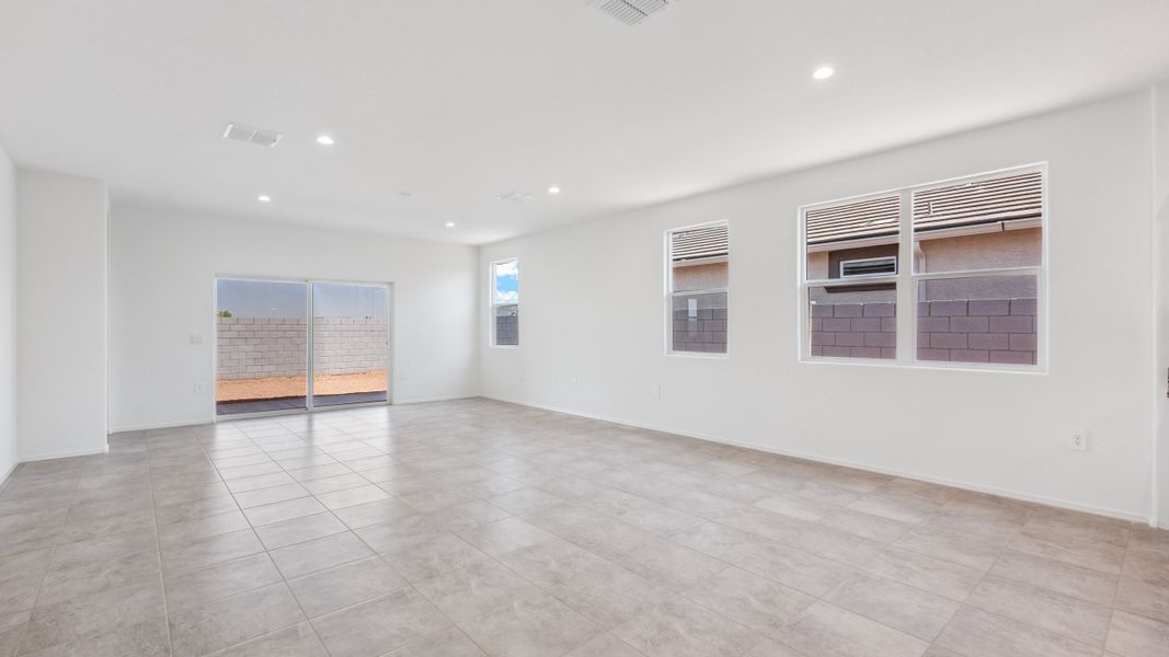 Spacious, unfurnished interior of a new home in Anthem at Merrill Ranch, Florence (Image 14).