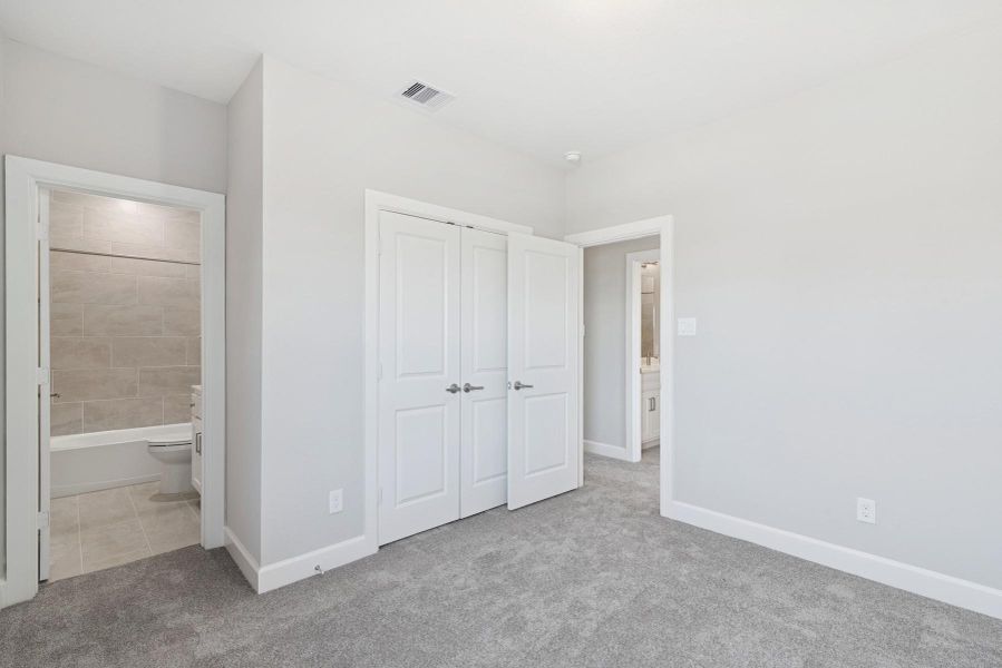 Spacious, unfurnished interior of a new home in Kresston - Enclave Collection, Magnolia (Image 38).