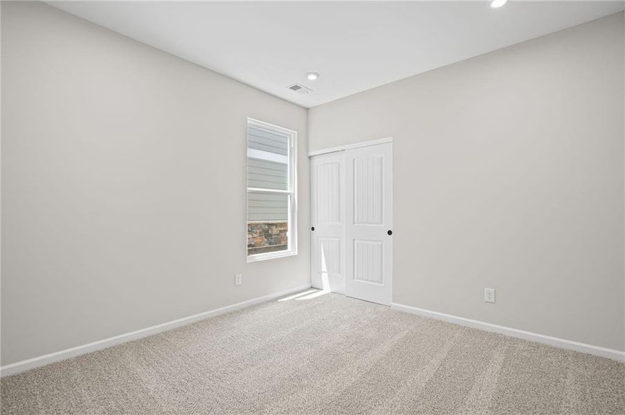 Spacious, unfurnished interior of a new home in Laurel Farms, Dallas (Image 13).