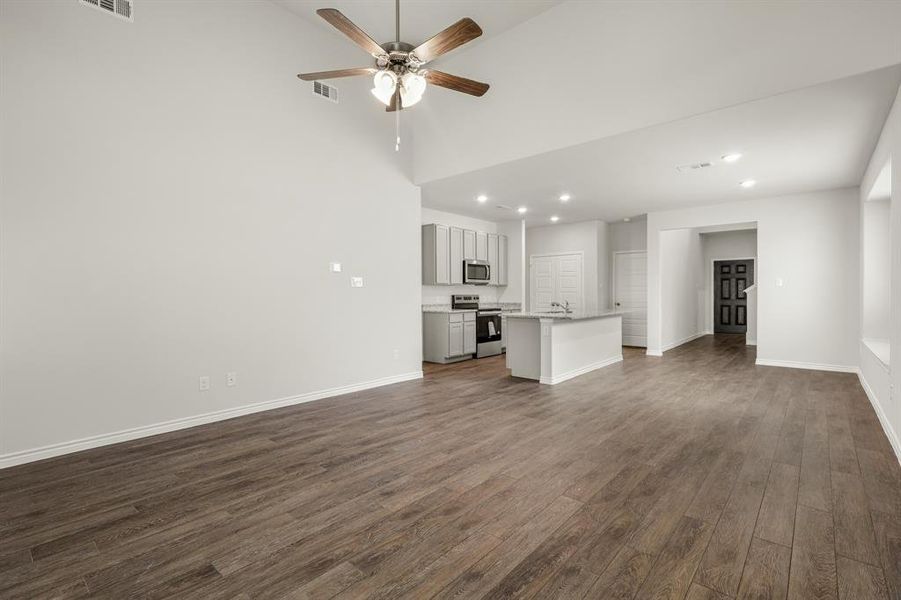 Spacious, unfurnished interior of a new home in Retreat at Fossil Creek, Fort Worth (Image 15). Spacious, unfurnished interior of a new home in Retreat at Fossil Creek, Fort Worth (Image 15).