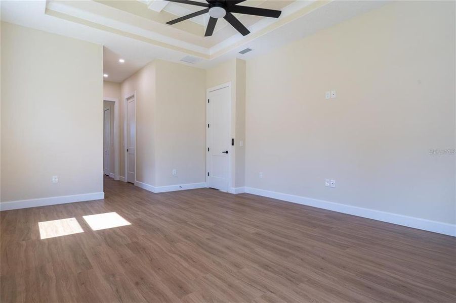 Spacious, unfurnished interior of a new home in , Orange City (Image 14).