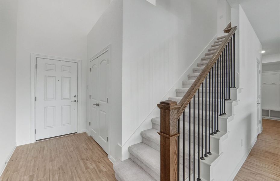 Spacious, unfurnished interior of a new home in Wolf Ranch, Georgetown (Image 28).