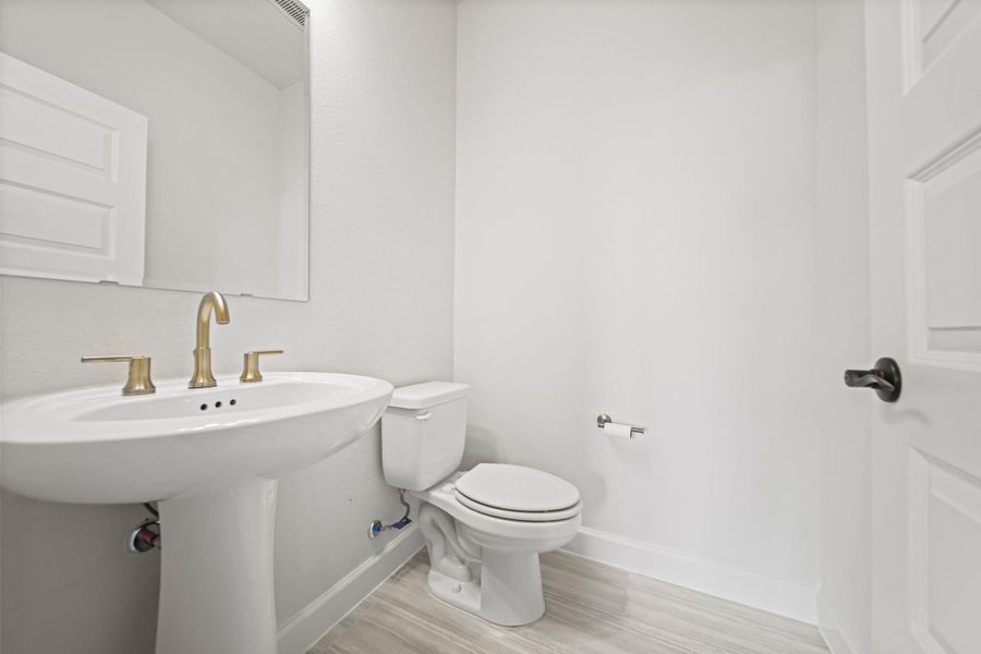 Poweder room upstairs Poweder room upstairs