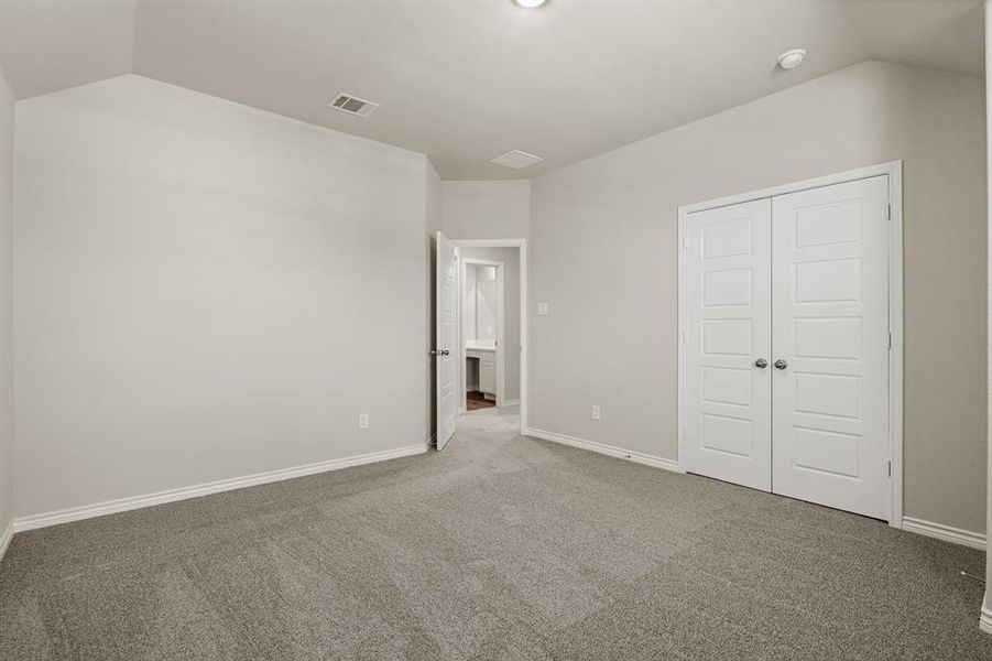 Spacious, unfurnished interior of a new home in Rocky Creek Crossing, Fort Worth (Image 15). Spacious, unfurnished interior of a new home in Rocky Creek Crossing, Fort Worth (Image 15).