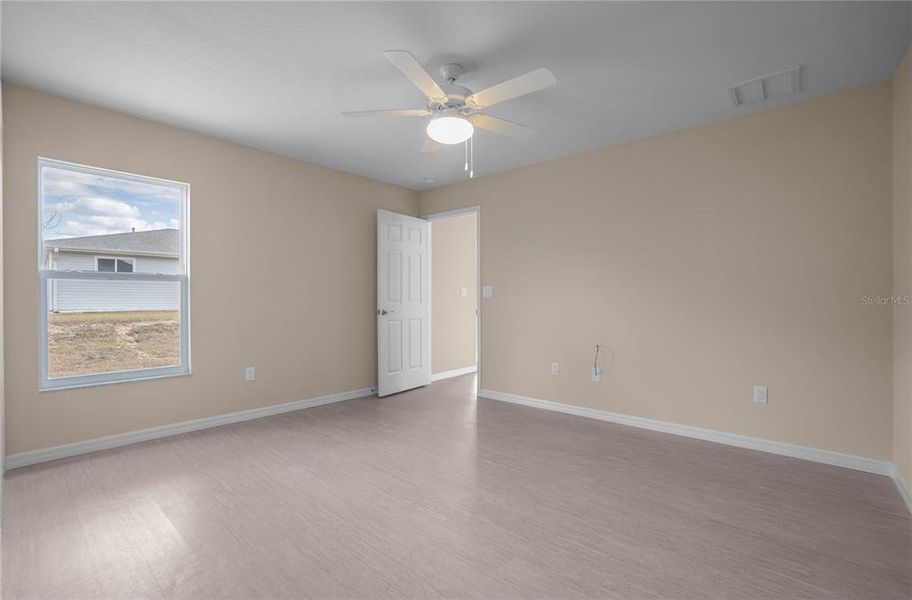 Spacious, unfurnished interior of a new home in , Floral City (Image 15).