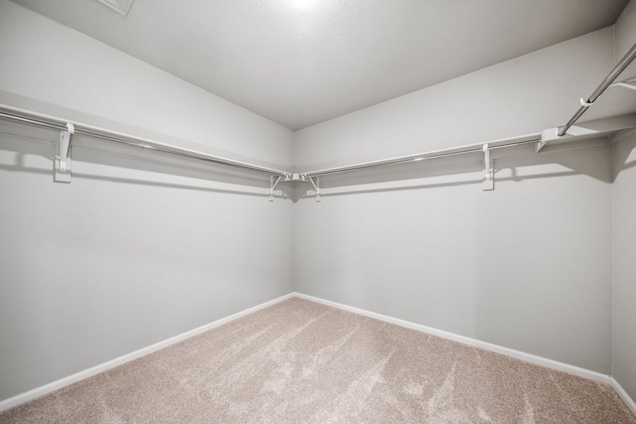 Spacious, unfurnished interior of a new home in Thompson River Ranch, Johnstown (Image 25).