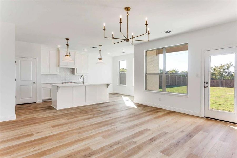 Spacious, unfurnished interior of a new home in Courts of Bonnie Brae, Denton (Image 13).