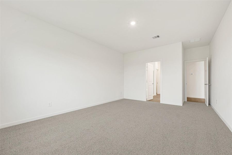 Spacious, unfurnished interior of a new home in Tamarron, Fulshear (Image 9).