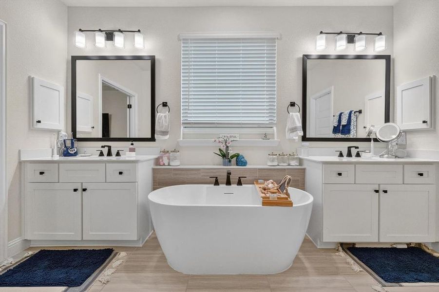 Furnished interior view inside a new home in Oaks of North Grove, Waxahachie (Image 27).