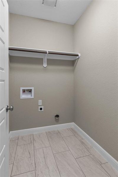 Spacious, unfurnished interior of a new home in , Cleburne (Image 26).