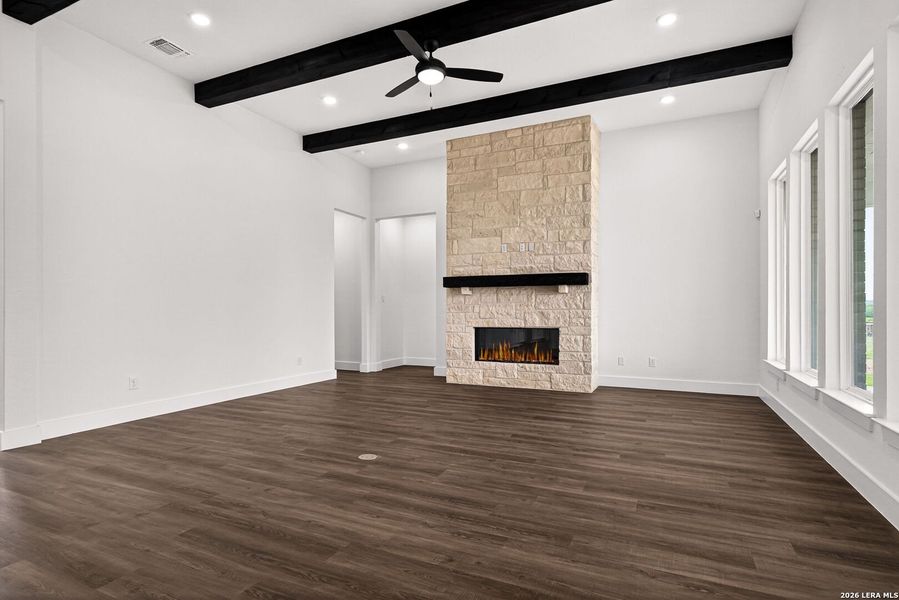 Spacious, unfurnished interior of a new home in , Castroville (Image 75).