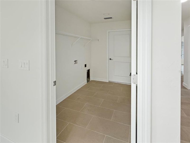 Spacious, unfurnished interior of a new home in , Punta Gorda (Image 21).