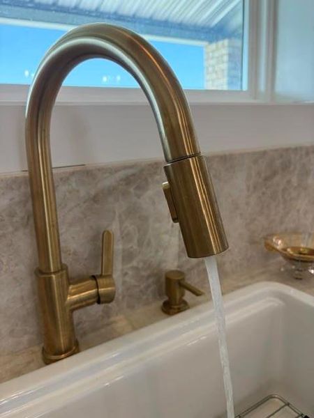 Close-up of interior finishes inside a home in , El Campo (Image 35).