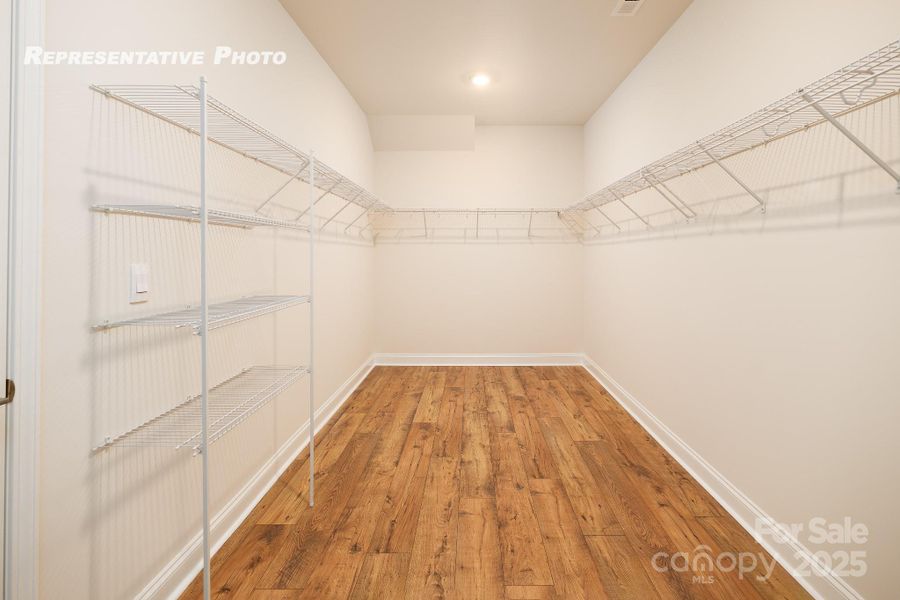 Spacious, unfurnished interior of a new home in Sylvan Creek, Denver (Image 34).