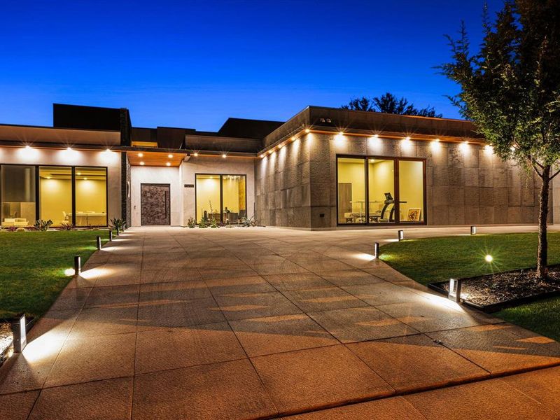 Exterior details and patio area of a home in , Dallas (Image 17).