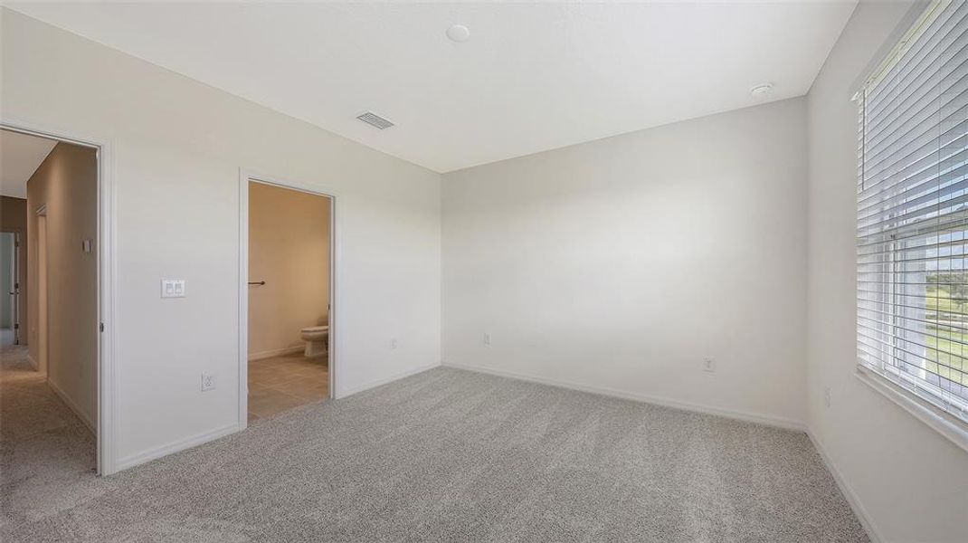 Spacious, unfurnished interior of a new home in Palm Grove, Bradenton (Image 32).
