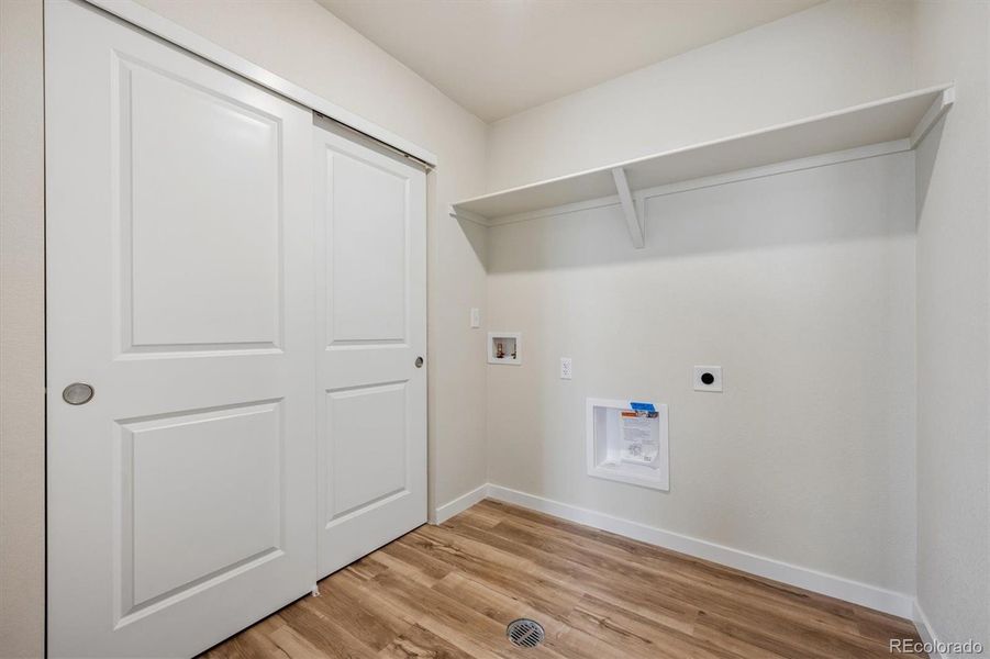 Spacious, unfurnished interior of a new home in Legato, Commerce City (Image 27).