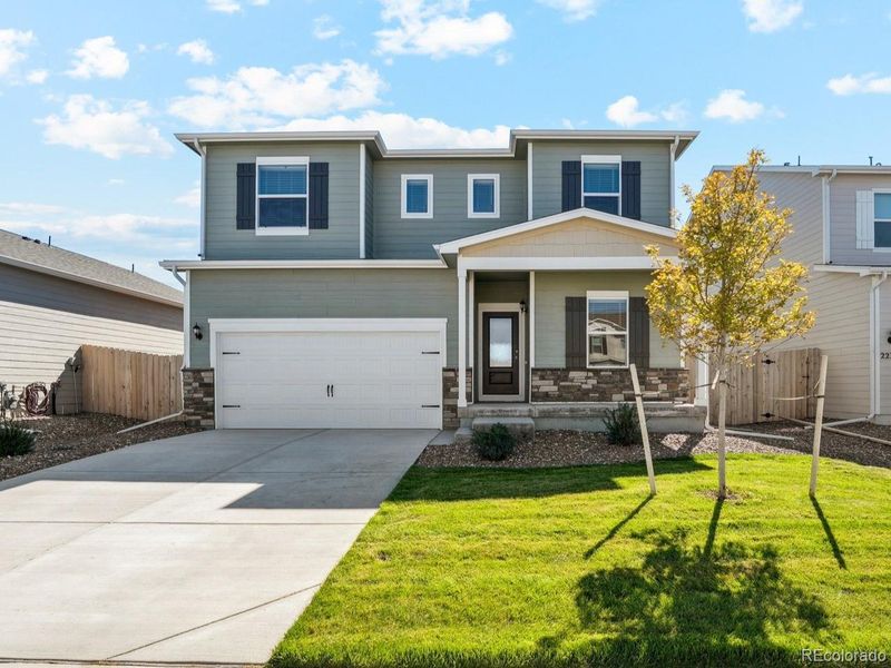 Exterior details and patio area of a home in Cottonwood Greens, Fort Lupton (Image 4).