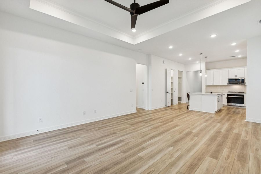 Spacious, unfurnished interior of a new home in Valencia, Manvel (Image 23).