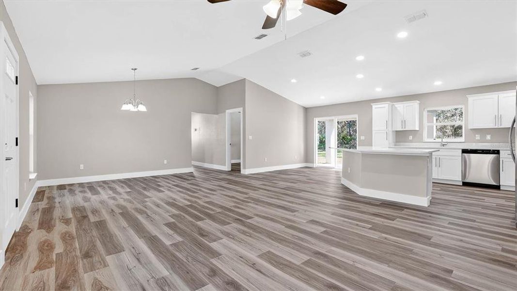 Spacious, unfurnished interior of a new home in , Citrus Springs (Image 33).