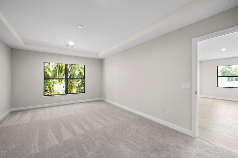 Spacious, unfurnished interior of a new home in , Fort Pierce (Image 9).