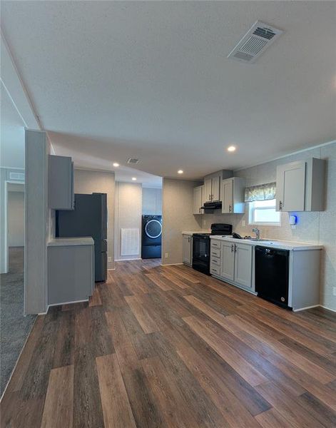 Spacious, unfurnished interior of a new home in , Lake Wales (Image 12).