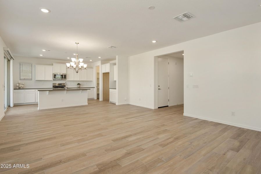 KITCHEN / GREAT ROOM KITCHEN / GREAT ROOM