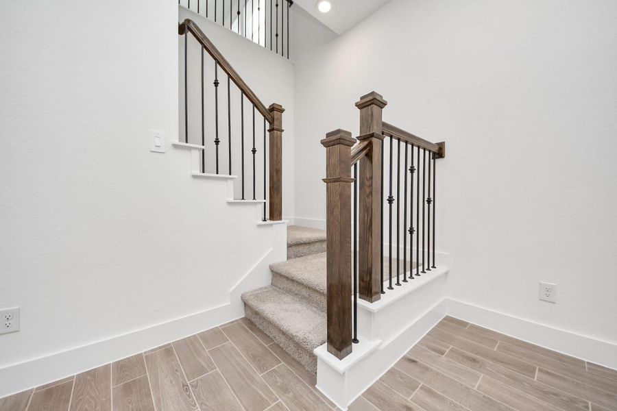 Spacious, unfurnished interior of a new home in Sunterra: Landmark Collection, Katy (Image 4).