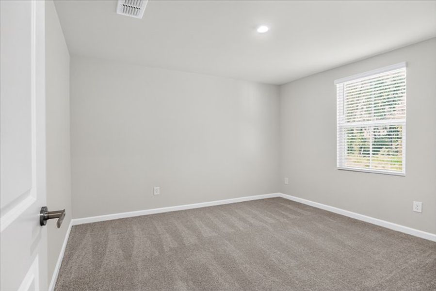 Spacious, unfurnished interior of a new home in Ellison, Spartanburg (Image 9).