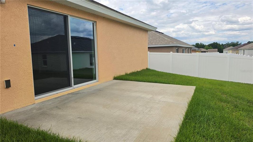 Exterior details and patio area of a home in , Citrus Springs (Image 3).
