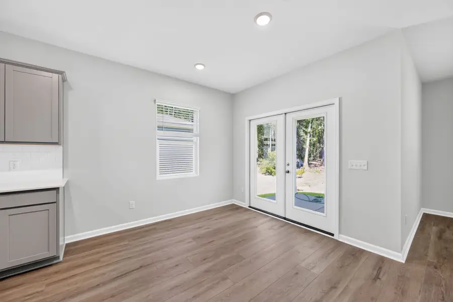 Spacious, unfurnished interior of a new home in Bradford Pointe, Summerville (Image 12).