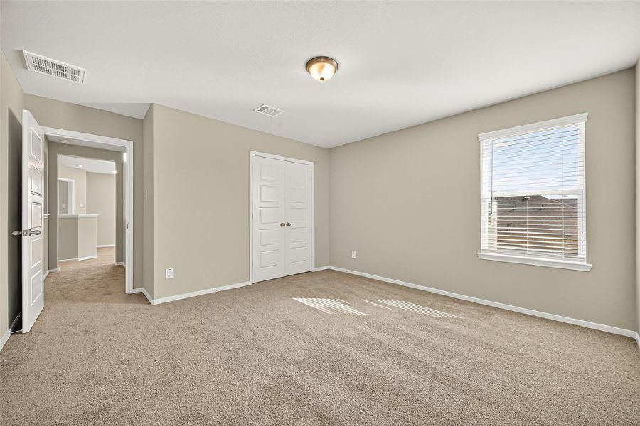 Spacious, unfurnished interior of a new home in Sunterra, Katy (Image 32). Spacious, unfurnished interior of a new home in Sunterra, Katy (Image 32).